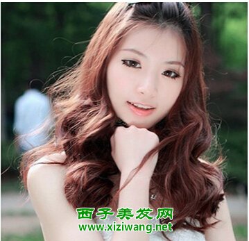 女生不留劉海的發(fā)型盡顯清純陽光氣質