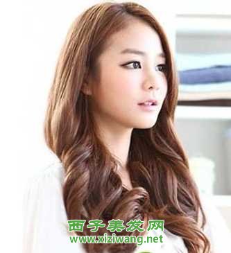 2022最新女生長(zhǎng)發(fā)卷發(fā)發(fā)型