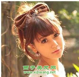 2022最新女生長(zhǎng)發(fā)卷發(fā)發(fā)型