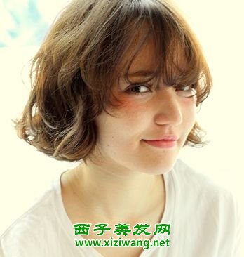 最新時尚短卷發(fā)圖片俏麗卷發(fā)女生都喜歡
