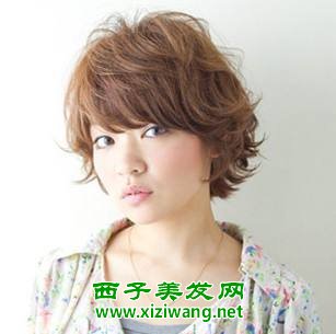 最時尚的中短卷發(fā)圖片夏季時尚女生必備