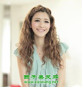 女生中長發小波浪卷發型