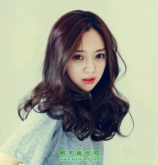 森女系中分卷發(fā)發(fā)型圖片簡單又好看