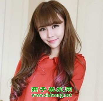 女生長頭發(fā)直發(fā)做卷發(fā)圖片