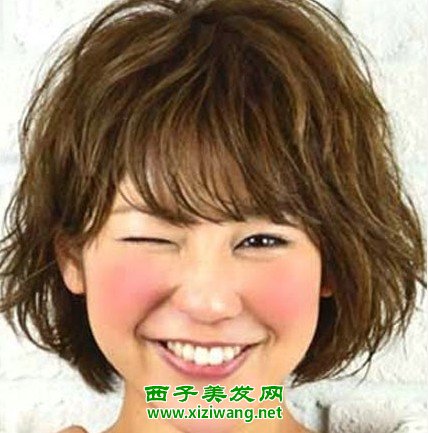 中短發(fā)圓臉女生燙發(fā)發(fā)型效果圖