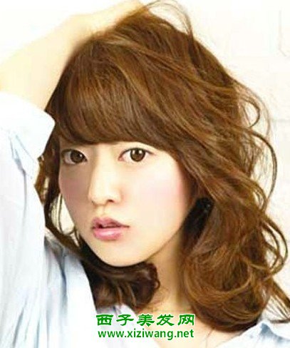 中短發(fā)圓臉女生燙發(fā)發(fā)型效果圖