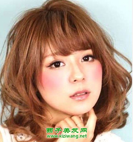 中短發(fā)圓臉女生燙發(fā)發(fā)型效果圖