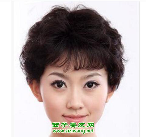 冬季中年女式短發(fā)發(fā)型圖片適合中年短發(fā)發(fā)型欣賞
