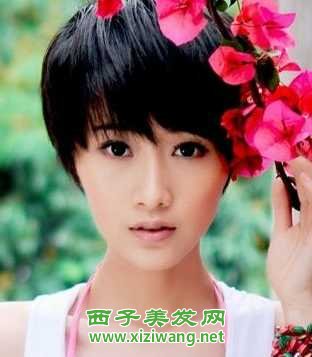2022年最新女生短卷發發型