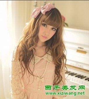 甜美洋氣玉米須燙發(fā)發(fā)型時(shí)尚女生必備
