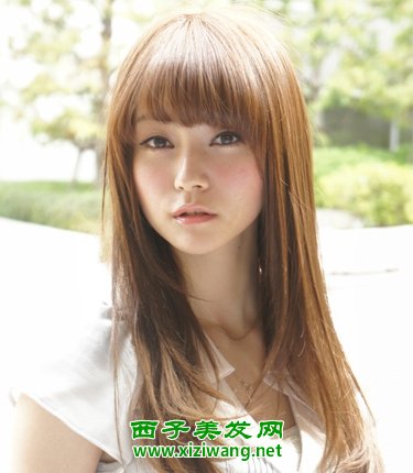 最潮齊劉海長卷發發型給人甜美嬌美的感覺