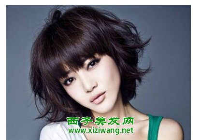 夏季齊劉海短發(fā)燙發(fā)發(fā)型短款燙發(fā)也迷人