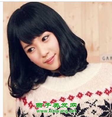 女生齊劉海短微卷發圖片甜美又顯清純
