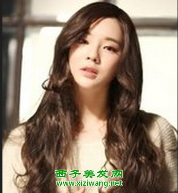 2022流行卷發(fā)趨勢(shì)　韓式長(zhǎng)卷發(fā)女人味十足