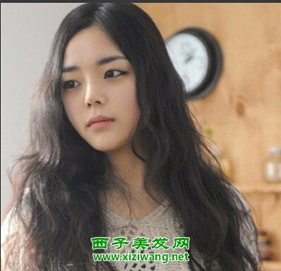 2022款中分卷發(fā)發(fā)型圖片氣質(zhì)又修臉