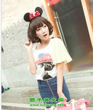 俏皮可愛的女生短卷發(fā)發(fā)型