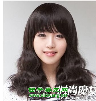 2022年流行長(zhǎng)卷發(fā)發(fā)型圖片