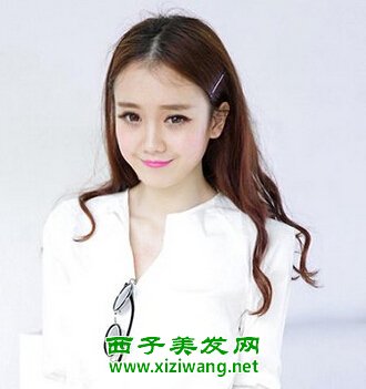 女生好看中分發型分享卷發搭配最時尚