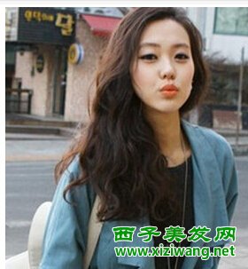 美女中長發燙發大卷發型時尚洋氣