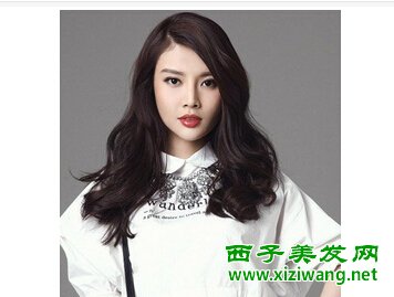 美女中長發燙發大卷發型時尚洋氣