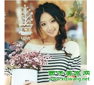 最新中分卷發(fā)發(fā)型圖片及扎法