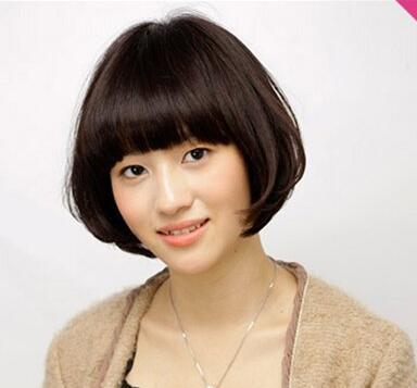 女生最新齊劉海短發發型圖片漂亮又有活力