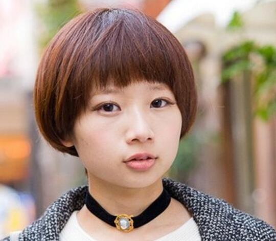 2022蘑菇頭短發(fā)發(fā)型圖片示范蘑菇頭短發(fā)如何扎