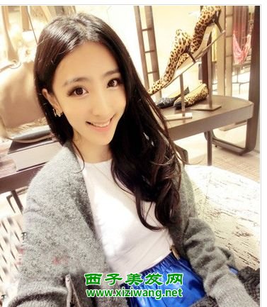 清純女生浪漫長卷發(fā)發(fā)型