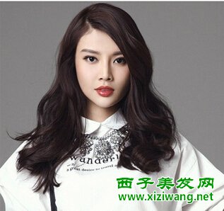 好看又有氣質(zhì)中長卷發(fā)發(fā)型變漂亮女生必備