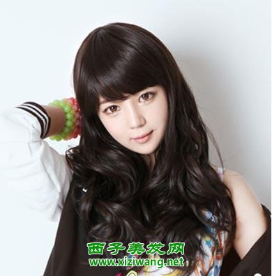 女生黑色長發卷發發型圖片而小女生迅速變時尚