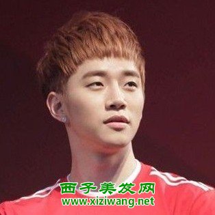 清秀帥氣小男生短發(fā)發(fā)型夏季最適合發(fā)型