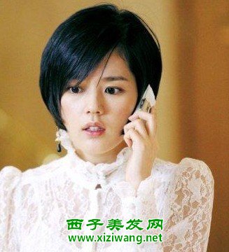 氣質(zhì)短發(fā)美女街拍照片