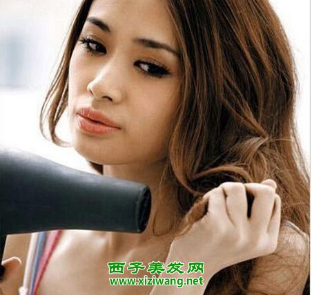 女生大波浪卷發圖片示范如何Diy卷發