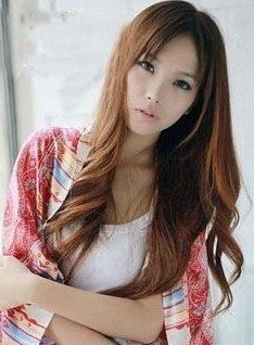 女生波浪卷長發(fā)發(fā)型打造浪漫時尚俏佳人