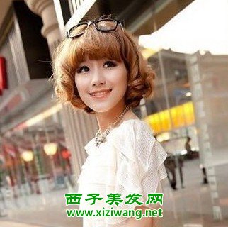 女生時尚短發卷發發型圖片俏麗又干練