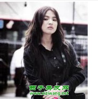 宋慧喬黑色卷發發型圖片示范熟女發型如何打理