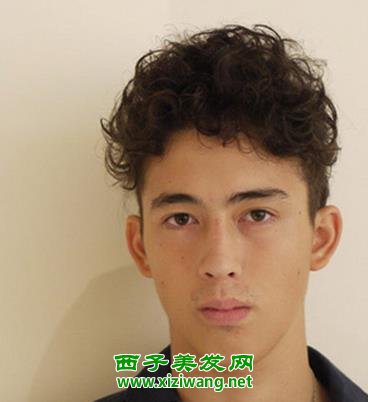 男生卷發打理方法來看最新男生卷發發型圖片