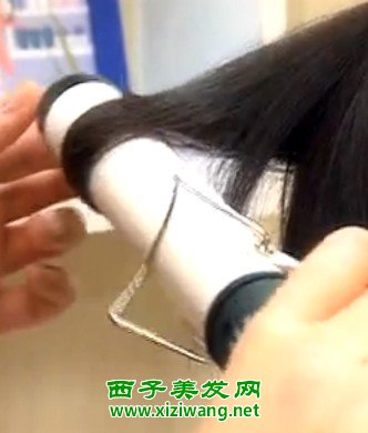 如何使用卷發棒打理短發把短發打理蓬松技巧