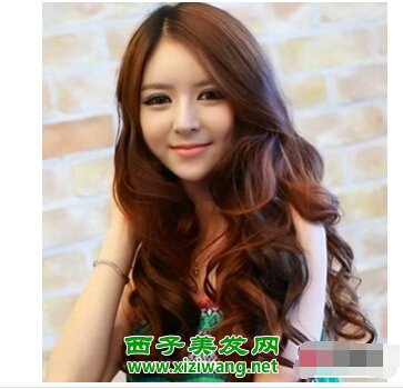 2022年好看女生中分大卷發(fā)型