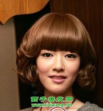 2022年最流行的短卷發發型