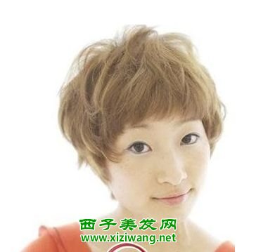 2022年最流行的短卷發發型