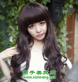 20歲女生平劉海大卷發型圖片俏皮又潮流