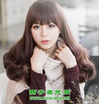 20歲女生平劉海大卷發型圖片俏皮又潮流