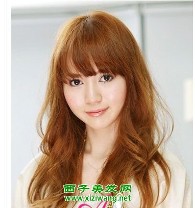 窄額頭女生們適合的卷發(fā)發(fā)型