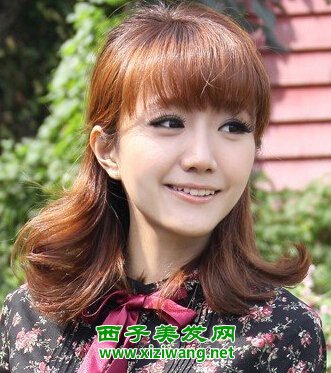 額頭窄適合什么卷發(fā)額頭窄女生好看卷發(fā)發(fā)型造型