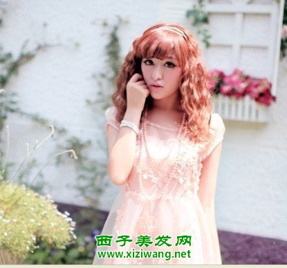 女生中長蛋卷頭發型圖片