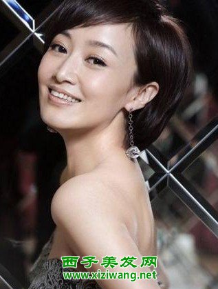 女生知性短發發型打理效果圖