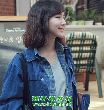 女性自然卷發(fā)型設(shè)計效果圖