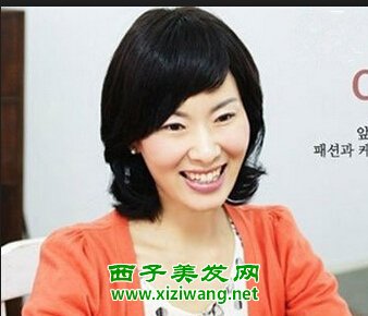 知性顯年輕中年婦女短發(fā)型圖片