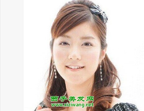 女生中短卷發怎么扎好看